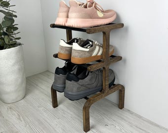 Zapatero vertical pequeño de madera / Organizador de zapatos de esquina de 3 niveles para la entrada