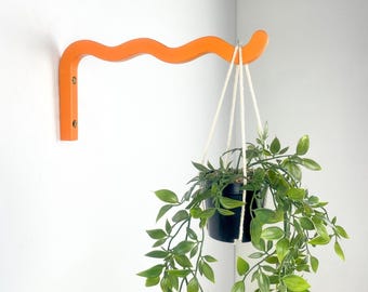 Colgador largo ondulado naranja para interiores – Gancho decorativo colorido para plantas de pared