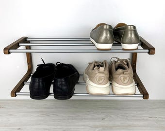 Sapateira de madeira para parede: organizador minimalista para entrada