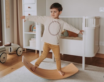 Mikito Balance Board Holz für Kinder und Erwachsene mit Filzunterseite | Holzbrett vielfältig einsetzbar | Balancier Brett | Yoga Board