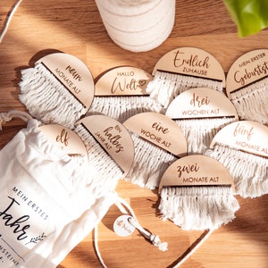 Holz mit Makramee Meilensteinkarten Baby auf deutsch - 20 Meilensteine auf besonderen Holzscheiben mit Makramee | auch als DIY