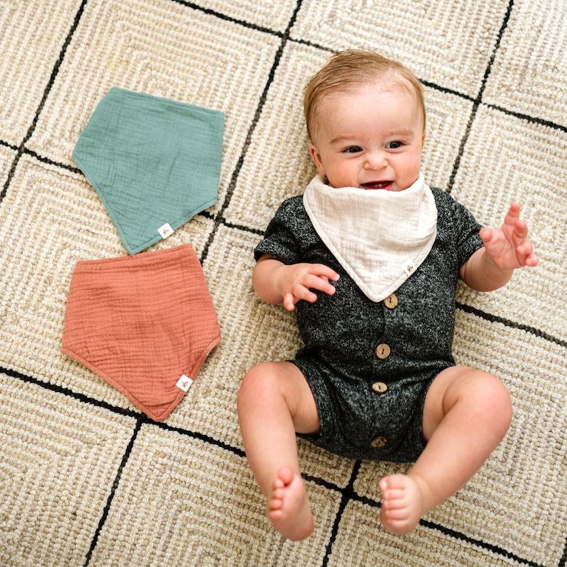 Muslin burp cloths baby set of 3 Bib can be used on both sides size adjustable Triangular scarves pattern initial equipment for newborns image 2