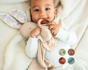 BIRTHDAY GIFT | Birth gift as a set with muslin comforter rabbits, muslin bib and wooden teething ring | Organic cotton