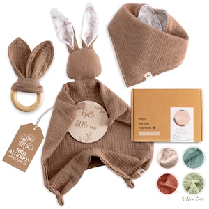 Coffret bébé naissance avec doudou en mousseline, bavoir & anneau de dentition en bois | fabriqué à partir de coton biologique