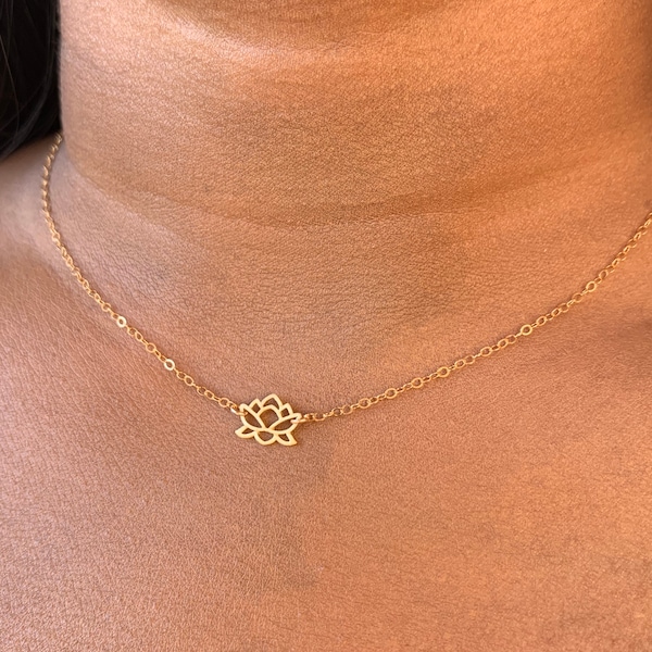 Winzige Lotus Blume Halskette- Gold Filled / Gold Vermeil oder Sterling Silber Lotus Anhänger Halskette - Yoga Yogi Schmuck - Chakra - Erleuchtung