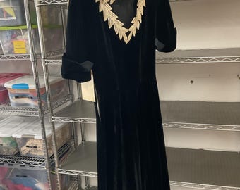 ユニークなベルベットドレス