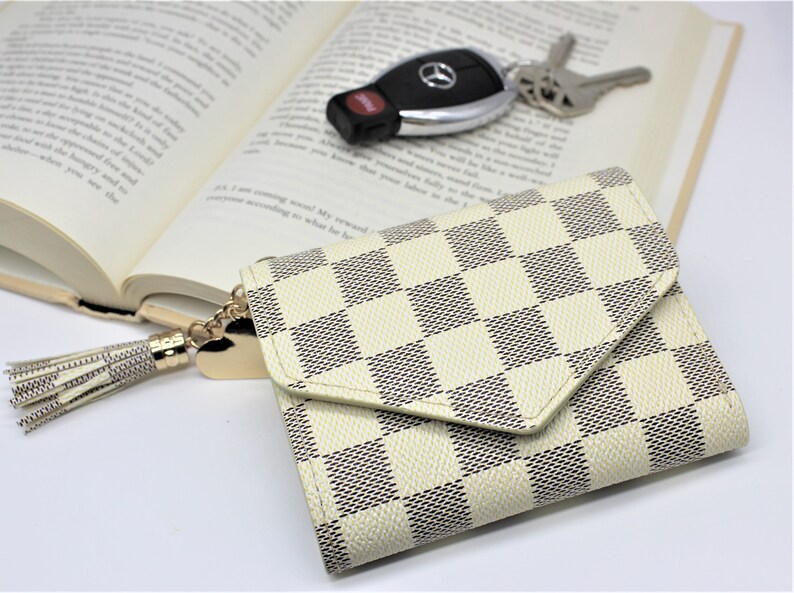 Tri Fold Wallet, Women, ID Card Holder Purse, Heart Tag with PU Leather Tassel, for Women Girls 