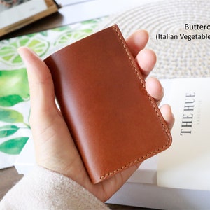 Cuero mantequilla. Cartera de cuero minimalista. Cuero vegetal italiano plena flor. Cartera personalizada. Regalo de billetera hecha a mano. Cartera de tarjeta