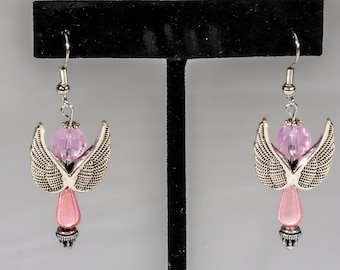 Vakantiecadeau, cadeau voor haar, damessieradenAngel drop oorbellen / Silver Angel Oorbellen / Religieuze oorbellen / Engelen / roze en zilver