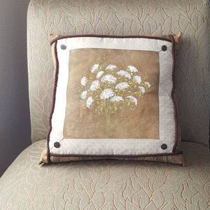 Hand painted  decorative pillow  queen anne&#39;s lace  P#02