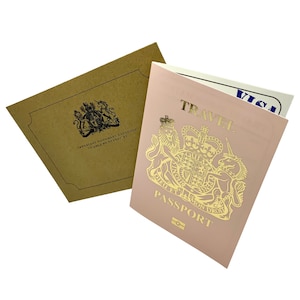 Biglietto da viaggio con sorpresa fai da te, con passaporto rosa (con lamina d'oro) e biglietto da grattare e rivelare. Per San Valentino, festività, anniversari, compleanni, viaggi fuori porta