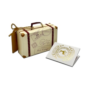 Mini Lappland (Weiß mit Gold-Effekt) Passport und Mini Koffer Reveal Geschenkbündel (DIY). Perfekt für Urlaubsüberraschungen in Lappland!