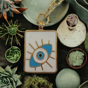 Brelok do kluczy ze złym okiem lub zawieszka do torby w kolorze białym i złotym. Grecki amulet mati, prezent urodzinowy/rocznicowy, amulety ochronne