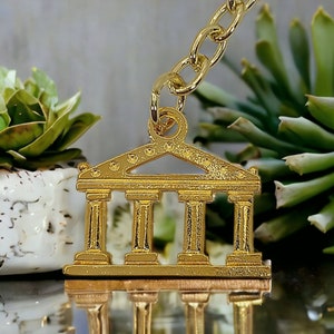 Porte-clés temple grec ancien ou bijou de sac doré. Porte-clés archéologique, cadeau d&#39;anniversaire, amulettes protectrices