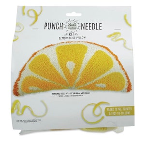 Kit cuscino perforato con fetta di limone di Fabric Editions Needle Creations™ Dimensioni finali 16"x11"