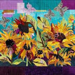 Peut inclure: Une impression d'art vibrante représentant un groupe de tournesols aux nuances de jaune, d'orange et de rouge, avec des centres noirs. Les tournesols sont placés sur un fond bleu avec une dispersion de papillons argentés.