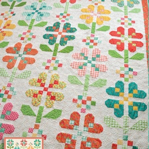 Anka's Treasures Heart Blossoms Quilt Pattern (5 Size Variations Per Pattern)