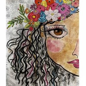 Peut inclure: Une peinture à l'aquarelle d'un visage de femme avec une couronne de fleurs. La femme a de longs cheveux noirs et des yeux bruns. La couronne de fleurs est faite de fleurs roses, rouges, jaunes et bleues. La peinture est intitulée "Flower Shop #3" et est signée par Laura Heine. La peinture mesure 28 cm x 36 cm.