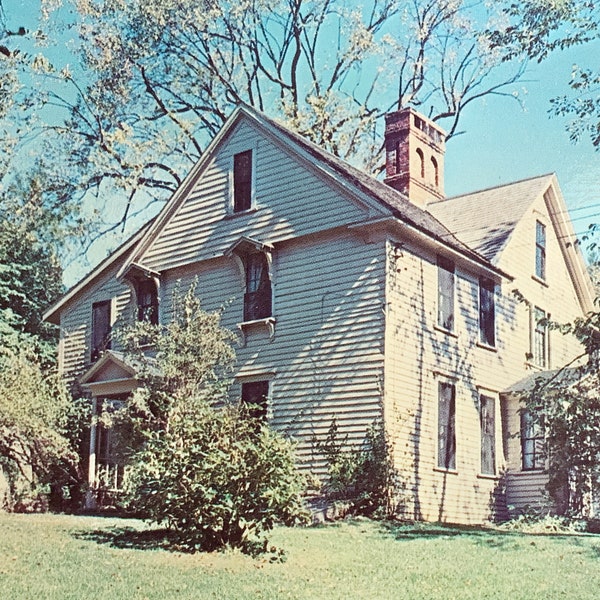 Louisa May Alcott Home, Concord Massachusetts, Vintage Souvenir Postcard, Orchard House, American Novelist Little Women - Antique Post Card