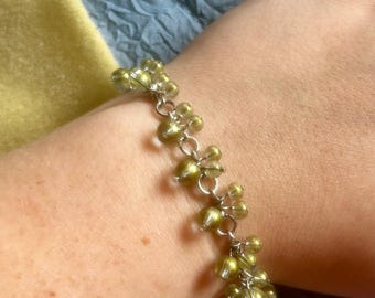 Green cluster glass bead bracelet