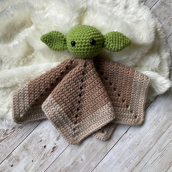 Baby Yoda inspiriertes Kuscheltuch mit Rassel, gehäkelt, Handmade