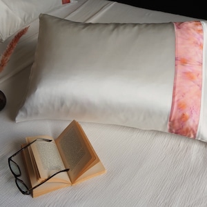 Mulberry Silk Pillowcase 22 Momme 50x70cm A Touch of Ari Atoll image 1