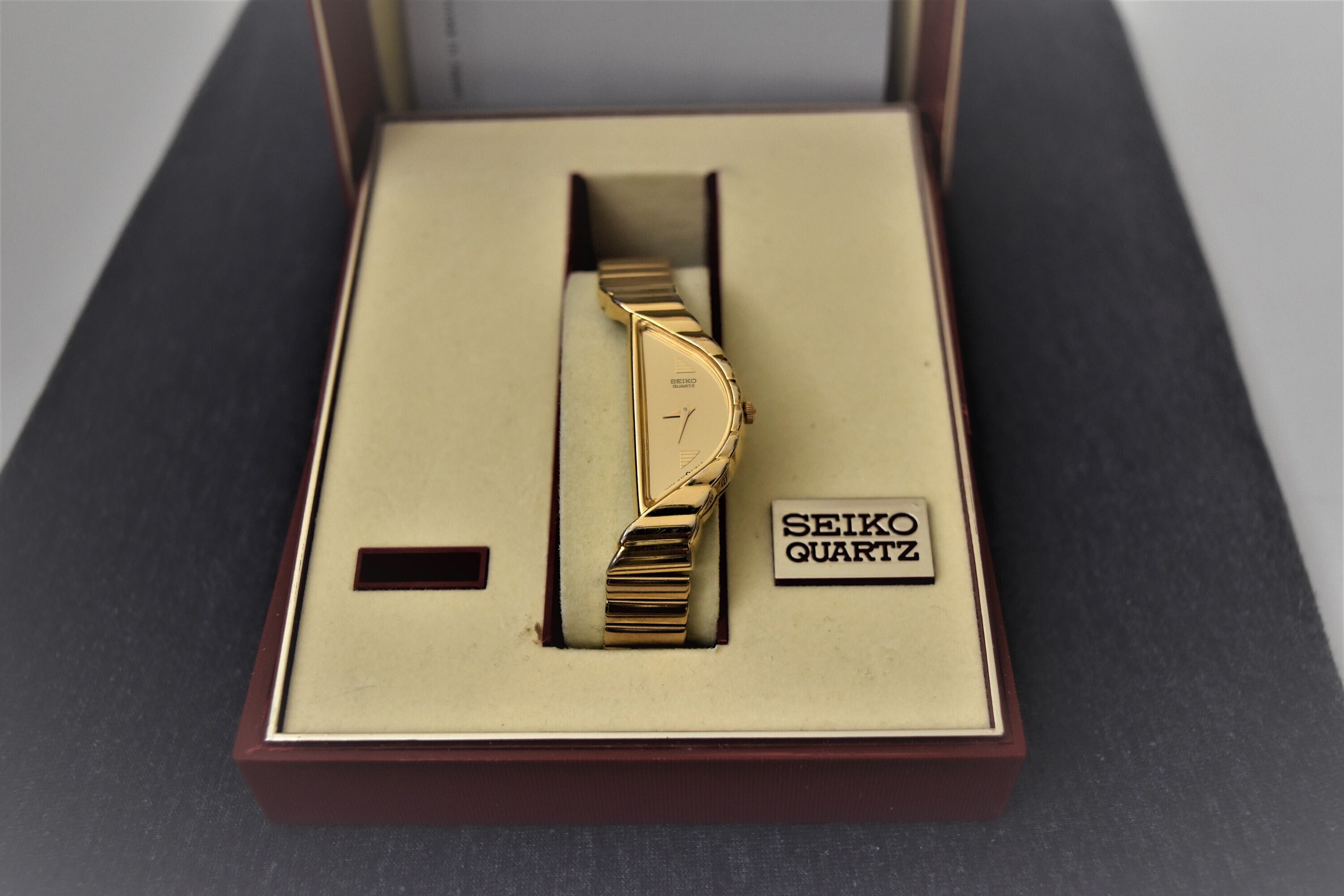 Vintage Seiko‎ Ladies Half Moon Dress Watch 1F20-5D59 FS: The Iconic Seiko Halfmoon Vintage Ladies Watch Great  main image 4