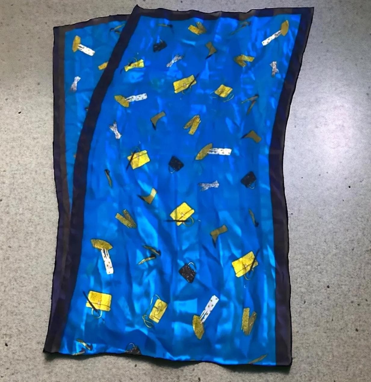 イタリア製 シルクスカーフ　　　　　　　　　　　　　　　　　アンディーウォーホル イタリア製 シルクスカーフ アンディーウォーホル - メルカリ