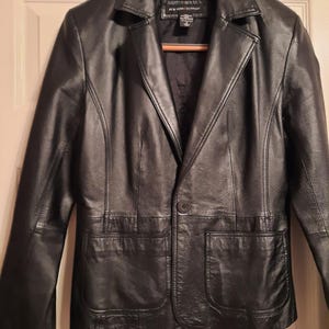Vintage women&#39;s black Leather Jacket