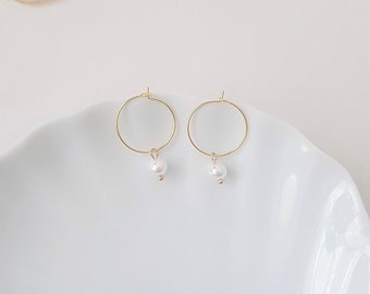 Pendientes de aro dorados con clase con perla blanca, acero inoxidable chapado en oro