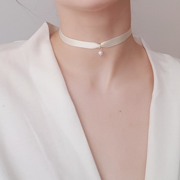 Weiße Perle Choker Halskette seidig