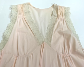 Vintage 70s light pink sleeveless nightgown slip dress with white lace trim