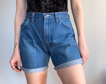 Wrangler medium wash vintage 80s cut off denim shorts 29 in waist