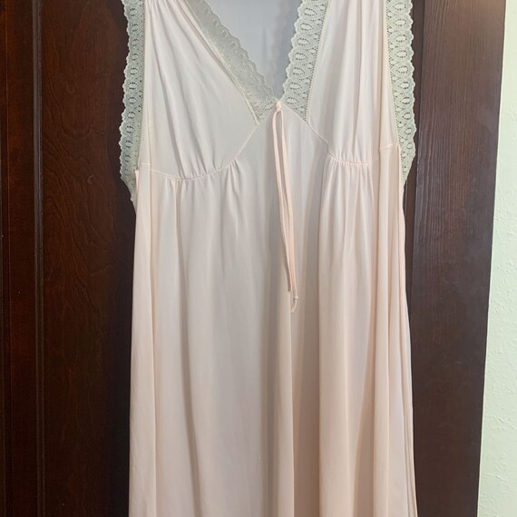 Vintage 70s light pink sleeveless nightgown slip … - image 7