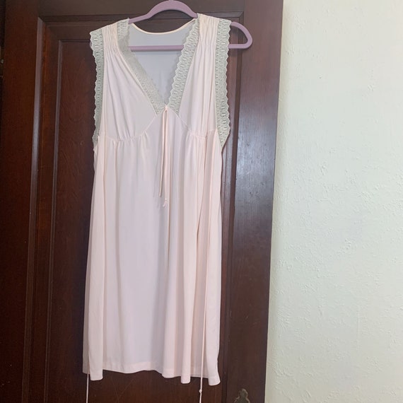 Vintage 70s light pink sleeveless nightgown slip … - image 2