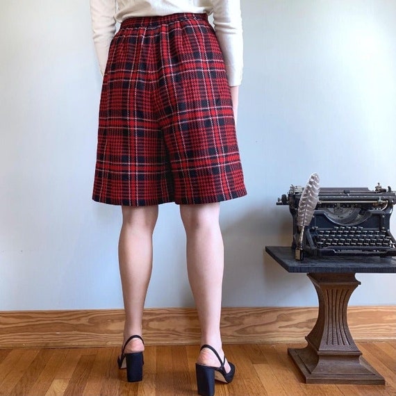 Vintage 80s red and black plaid culottes shorts u… - image 3