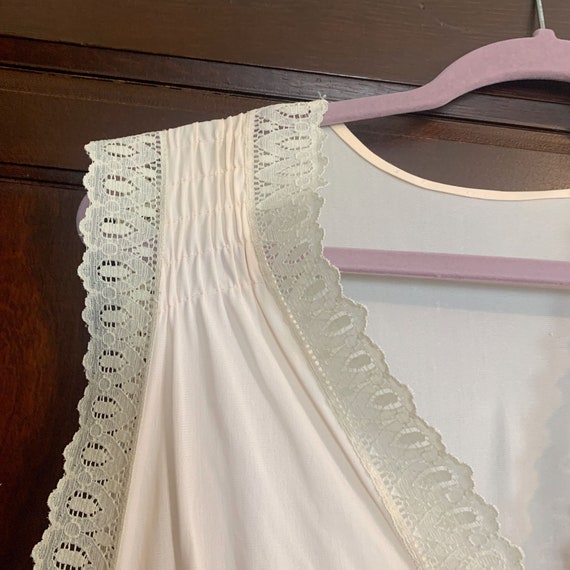 Vintage 70s light pink sleeveless nightgown slip … - image 6