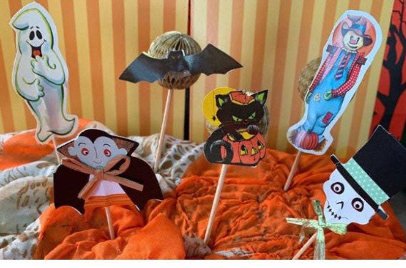 Details about   Vintage Halloween 6 Dennison Or Eureka Seals Witch Caldron Cat Cupcake Toppers 