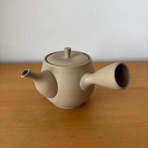 Tokoname White Smoke Kyusu Tea Pot -Round-