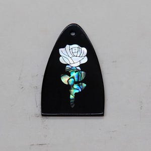 Le couvre-tige avec incrustation de roses blanches 02 s'adapte à PRS