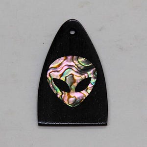 Truss Rod Cover with Alien Head Inlay 02 will fit PRS