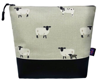 Moutons et chèvres avec sac en cuir végétalien noir. Cadeau britannique fait à la main, étui à cosmétiques, pochette d'articles de toilette, sac de maquillage ou sac à main