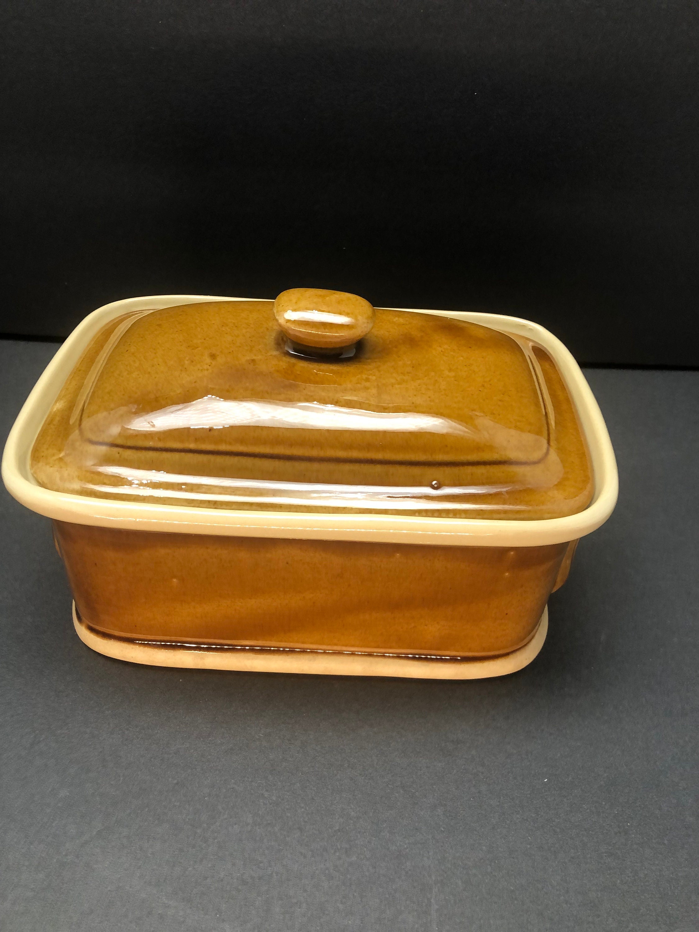 TG Green England Ceramic Dish With Lid Made for Elizabeth Brown/tan