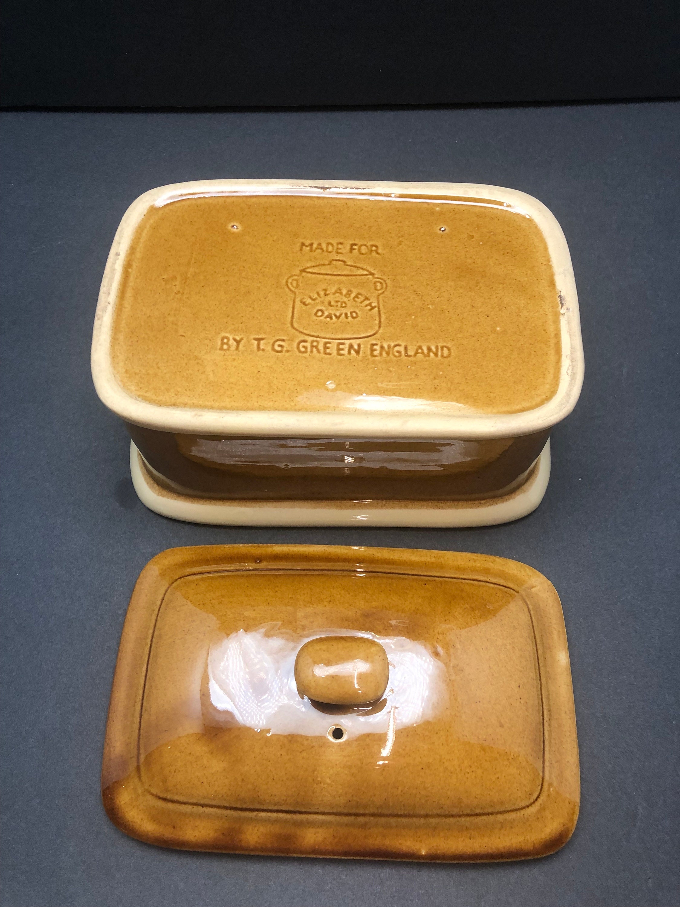 TG Green England Ceramic Dish With Lid Made for Elizabeth Brown/tan