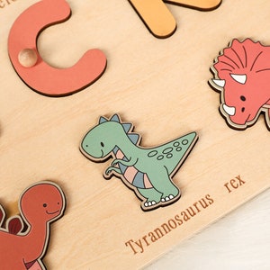 Casse-tête de nom de dinosaure personnalisé, cadeau de premier anniversaire de dinosaure, cadeau de baby shower dinosaure, jouets Montessori personnalisés, 2 ans, décoration de chambre d'enfant image 9