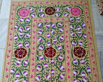 Wunderschöne indische Suzani Bettdecke mit Blumenmuster | Dekorativer Wandbehang im Boho-Stil