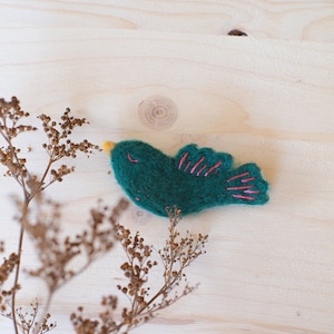 bird brooch (felted and embroidered) - bird brooch in felted wool with embroidery