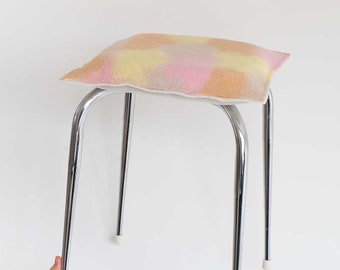 Tabouret vintage en feutre de laine