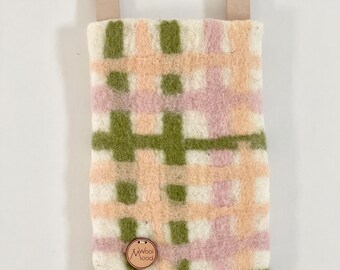 Cell phone pouch in wool felt and genuine leather