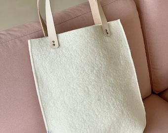 Wool felt tote bag of French origin